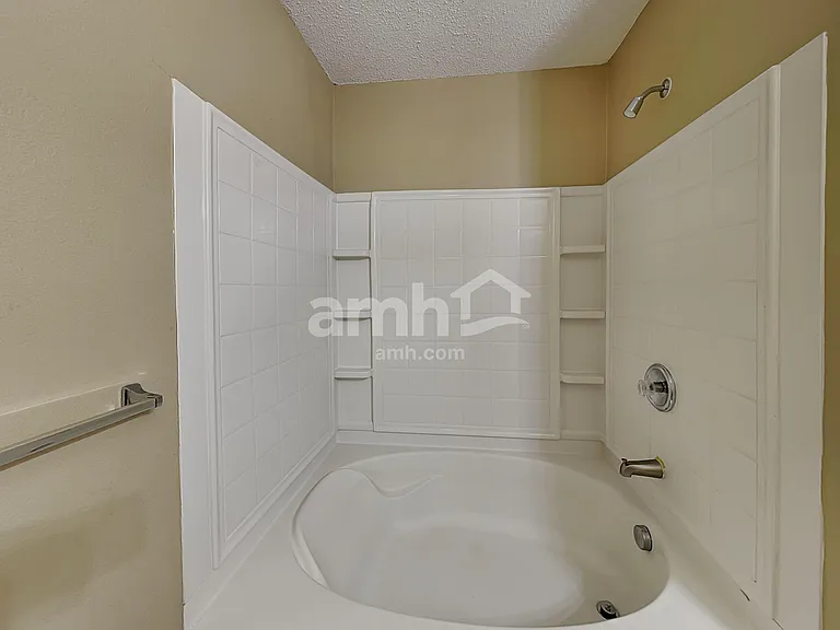 1100 Willow Tree Dr — Photo 11