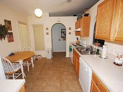 3 bed, 1264 sqft, $1,900 — Photo 3