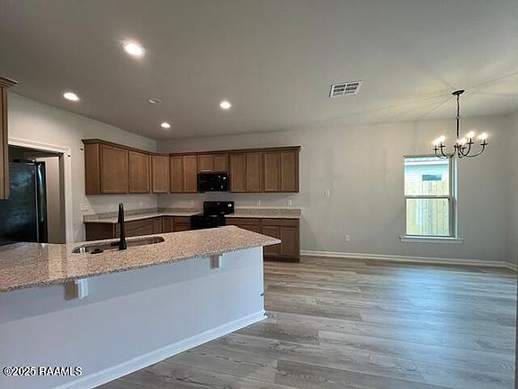 4th image of 303 Cainwood Ct