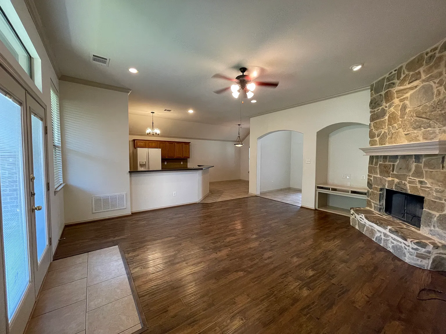 3 bed, 1720 sqft, $2,100 — Photo 3