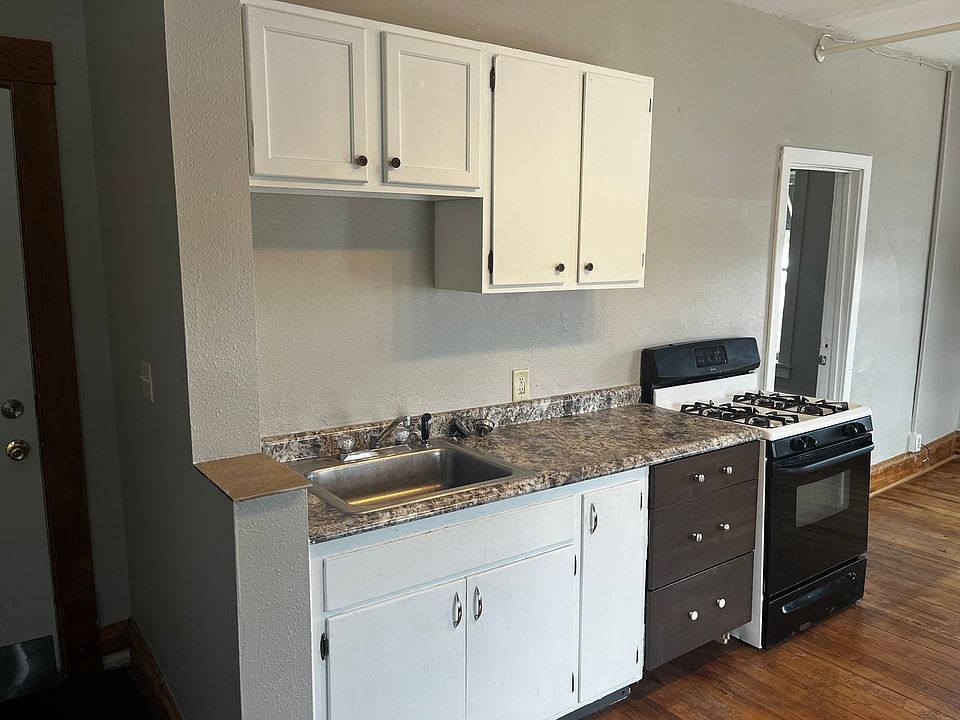 1st image of 105 Main St S #18