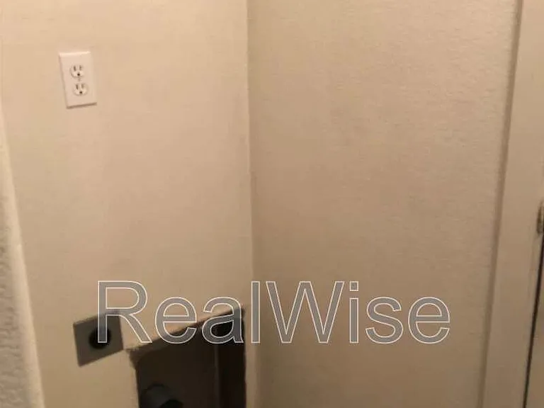 2446 SW 23rd St — Photo 10