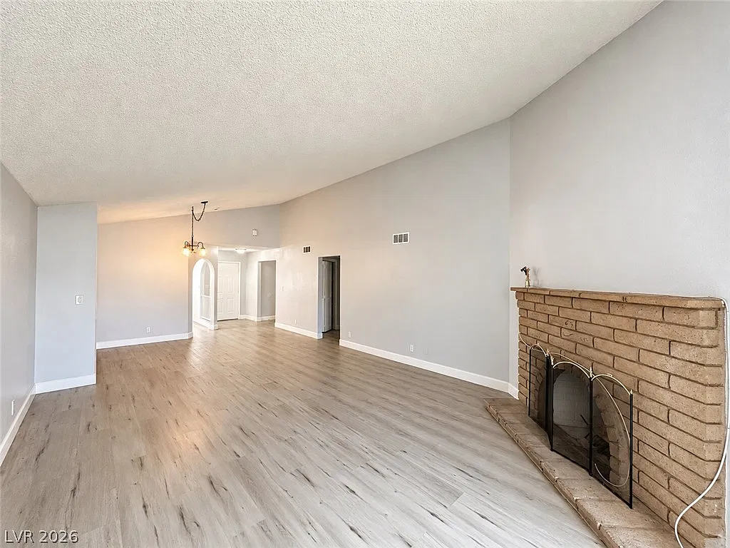 3 bed, 2.0 bath, 1576 sqft, $1,950 — Photo 4