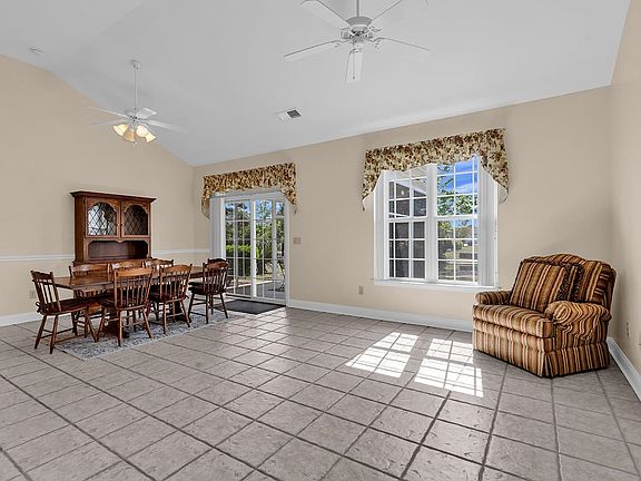 2nd image of 545 Sandridge Rd.