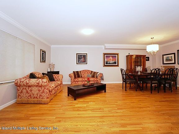 5th image of 135 Turner St