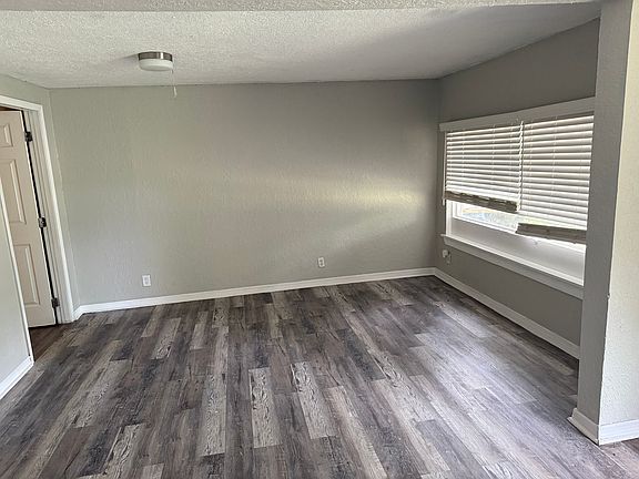 4th image of 3434 Glen St