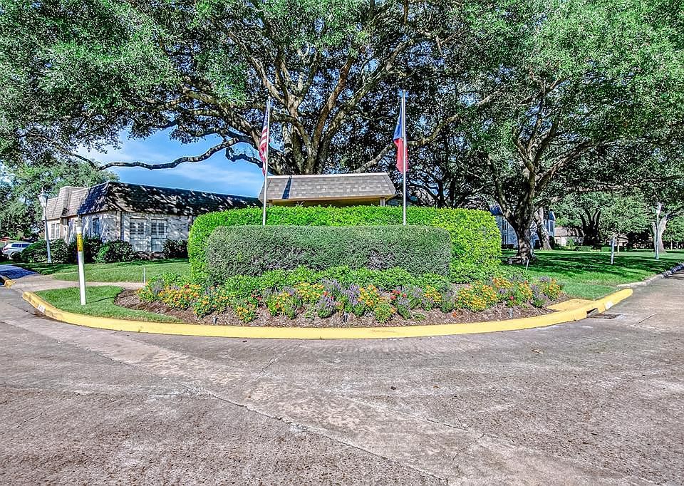 1st image of 4 River Creek Way