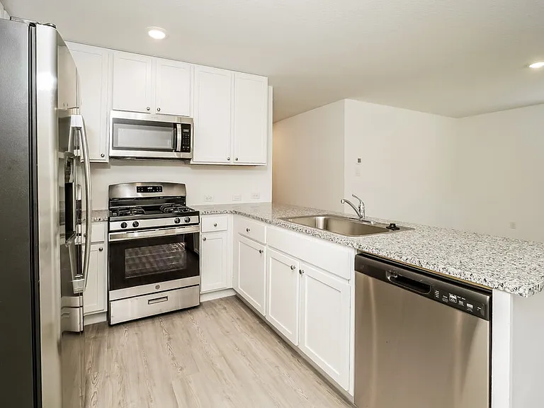 13937 Reservoir Dr — Photo 7