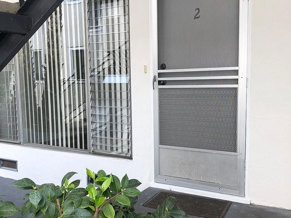 2nd image of 943 5th St APT 2