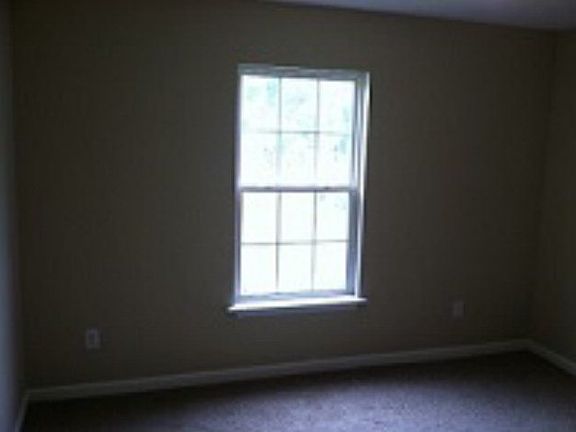 3rd image of 904 Oaklane Dr