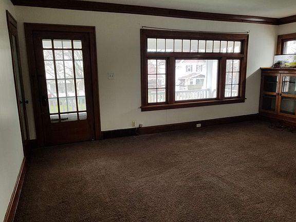 4th image of 10113 Champion Ave