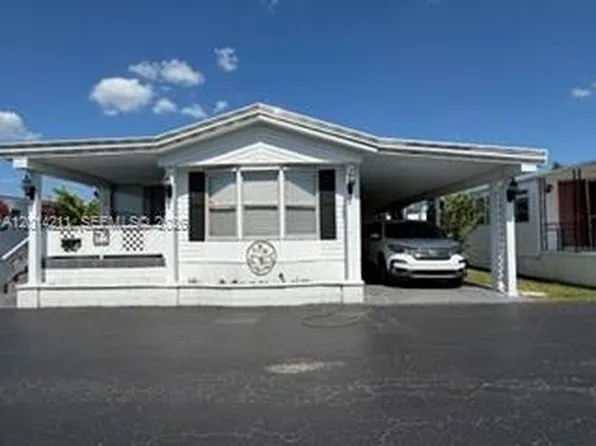 114 Lone Pine Dr, Hallandale, FL 33009