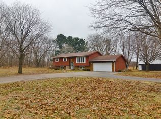 5746 N Hales Corner Rd, Stillman Valley, IL 61084