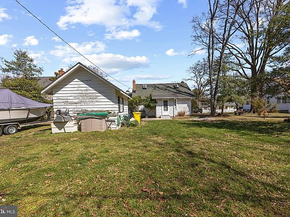 4th image of 12 Cushing Ave