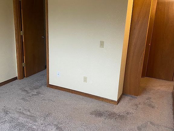 Primary Bedroom w/ ensuite 1/2 Bathroom