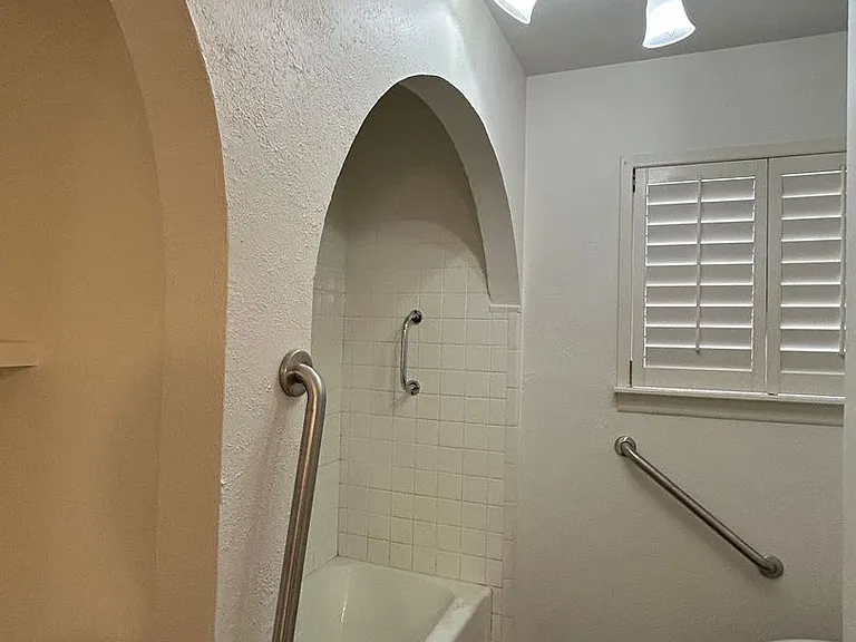 1702 Bonham Ave — Photo 29