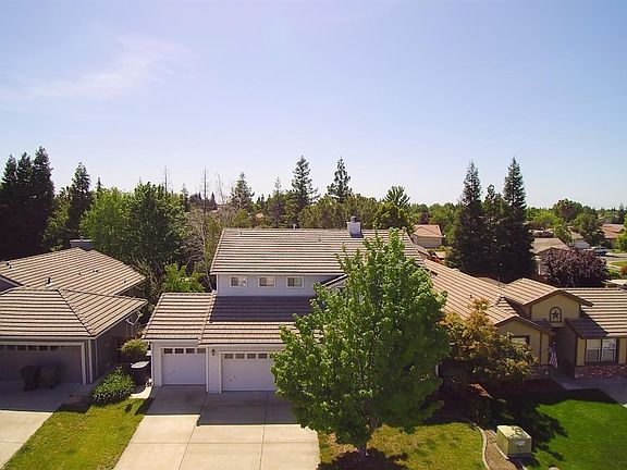 3rd image of 2123 Beckenham Way