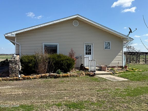 2nd image of 600 13000th Rd