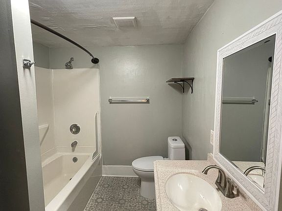 4th image of 1700 Beal Ave #1700.5