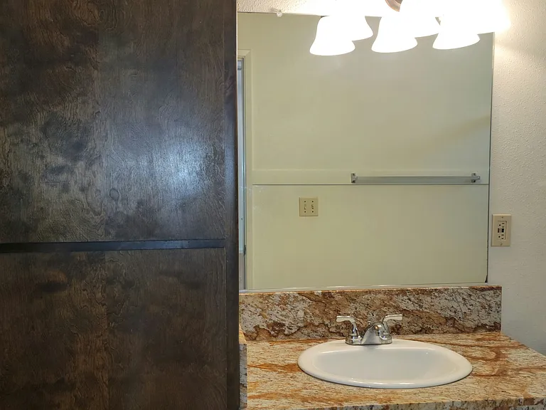1166 Hobart St #4 — Photo 10