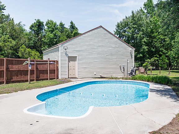 2nd image of 752 Nancys Pl