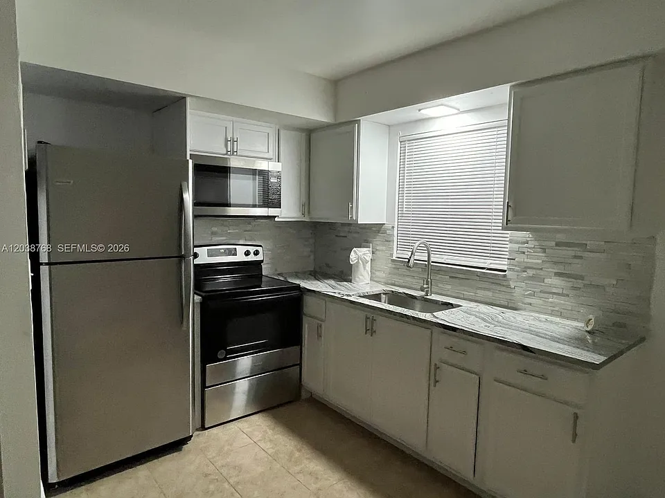 325 NE 2nd St #5