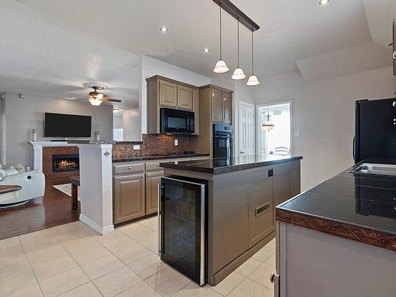 5th image of 10870 Castle Dr