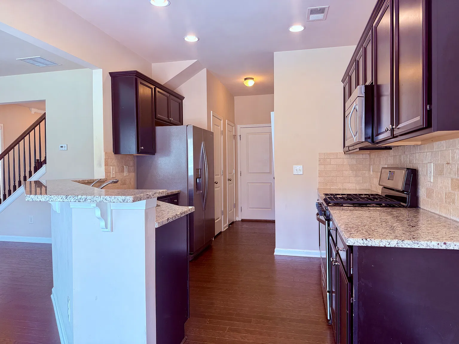 3 bed, 2.5 bath, 1850 sqft, $2,395 — Photo 4