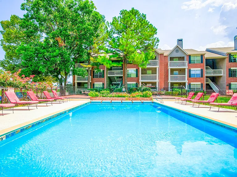 Greenbriar Apartments — Photo 23