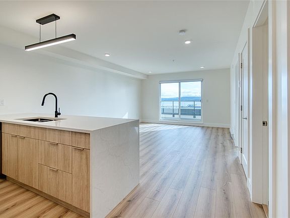 3rd image of 45 Haliburton St #404