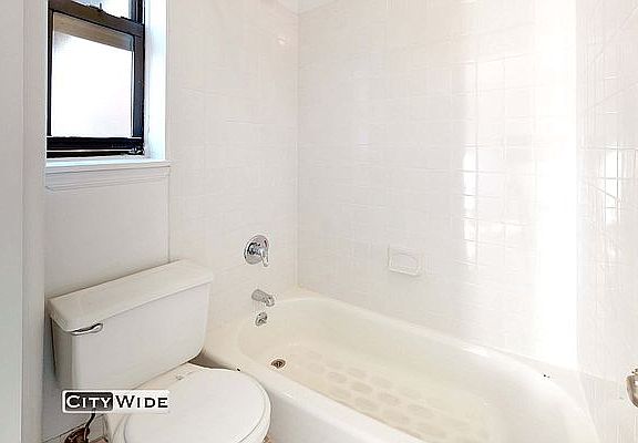 3rd image of 30 Charlton St APT 5D