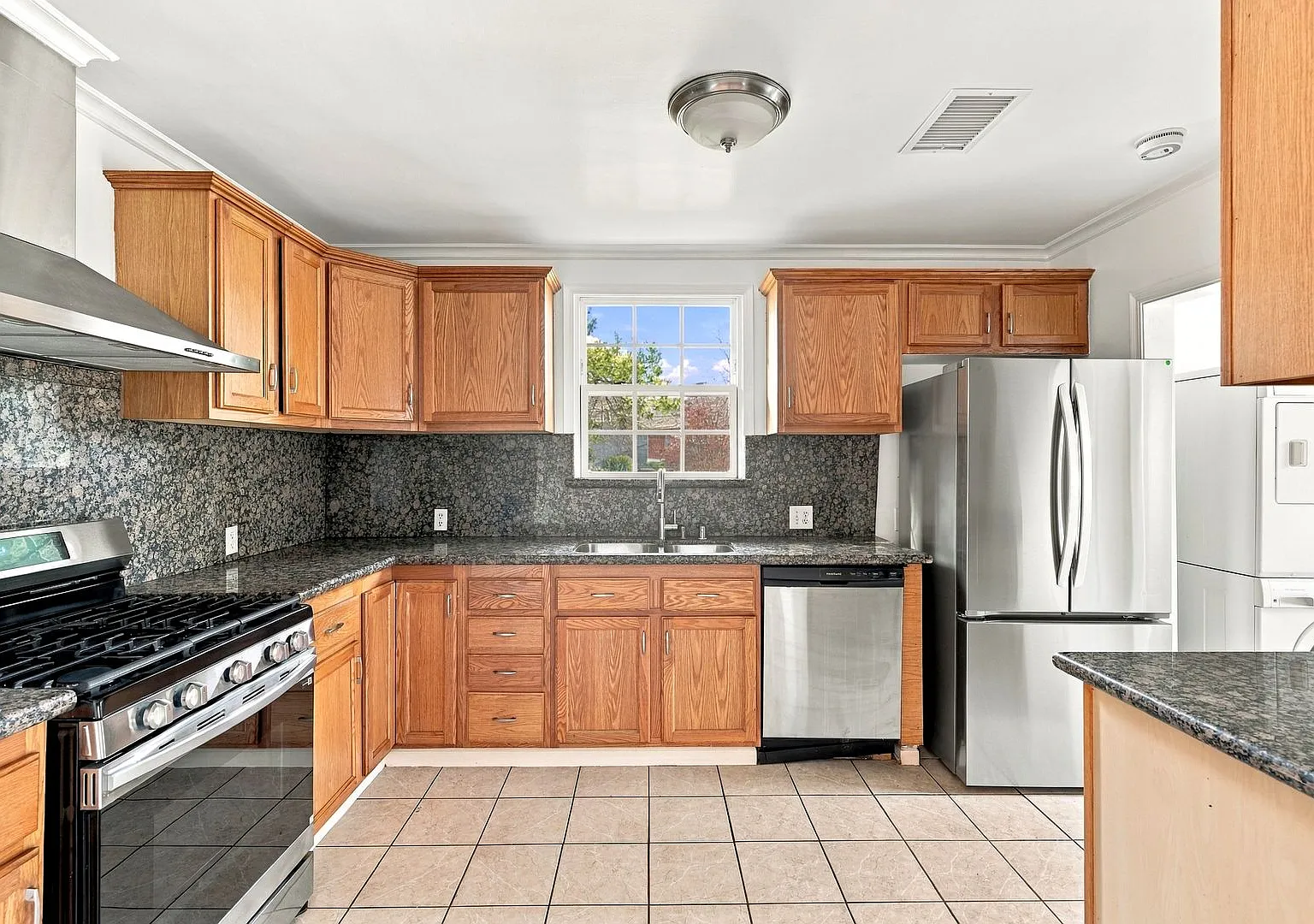 Burbank Hills 3BR Home | Corner Lot | Spacious Backyard & 2-Car Garage — Photo 4