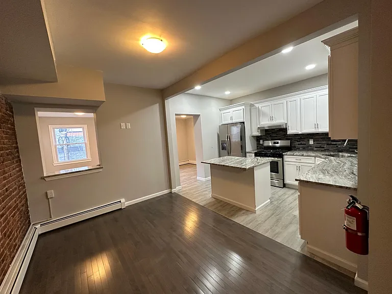 424 Broadway #2 — Photo 1
