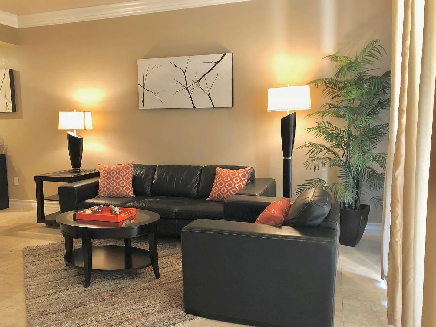 Meridian Luxury Condo. 1 Bd 1 Ba, Utilities & Cable Services NOT included in advertised rental rate! — Photo 2