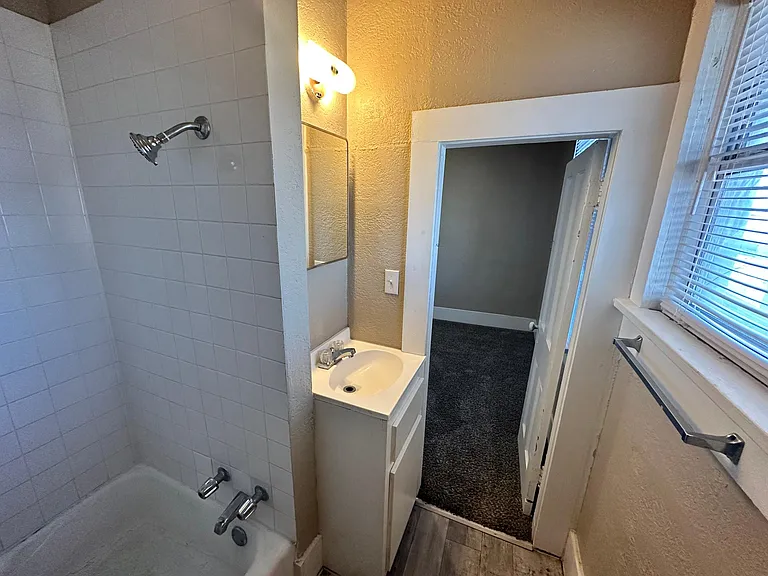 715 Asp Ave #5 — Photo 8