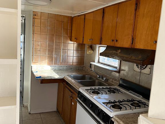 5th image of 5755 S Fontana Ave #10
