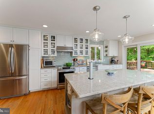 8302 Winslow Ave, Springfield, VA 22152