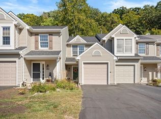 227 Commons Dr, Oakmont, PA 15139