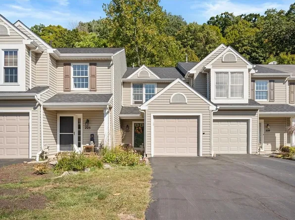227 Commons Dr, Oakmont, PA 15139