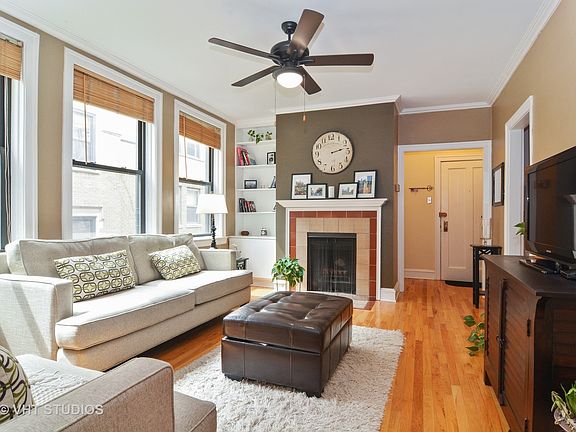 3rd image of 636 W Waveland Ave APT 3C