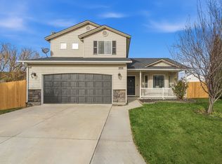 555 W Mulberry Loop, Nampa, ID 83686