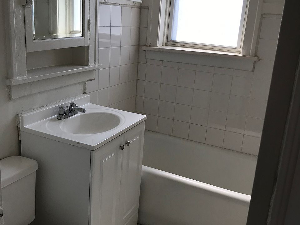 2nd image of 5469 W Chicago Ave APT 2
