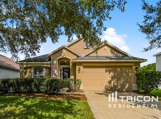 562 Longmill Ln, Orange Park, FL 32065