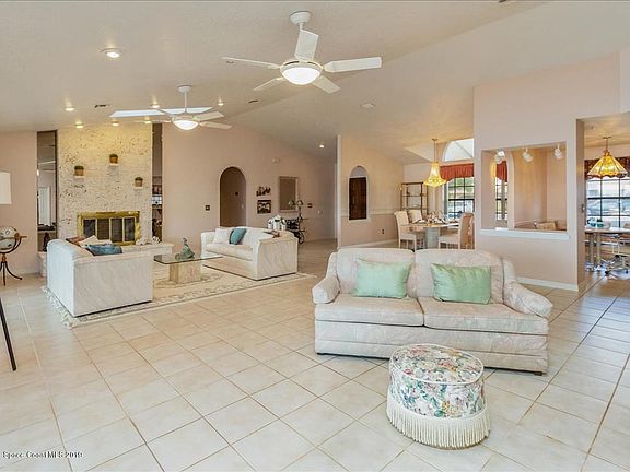5th image of 250 Malaga Ct