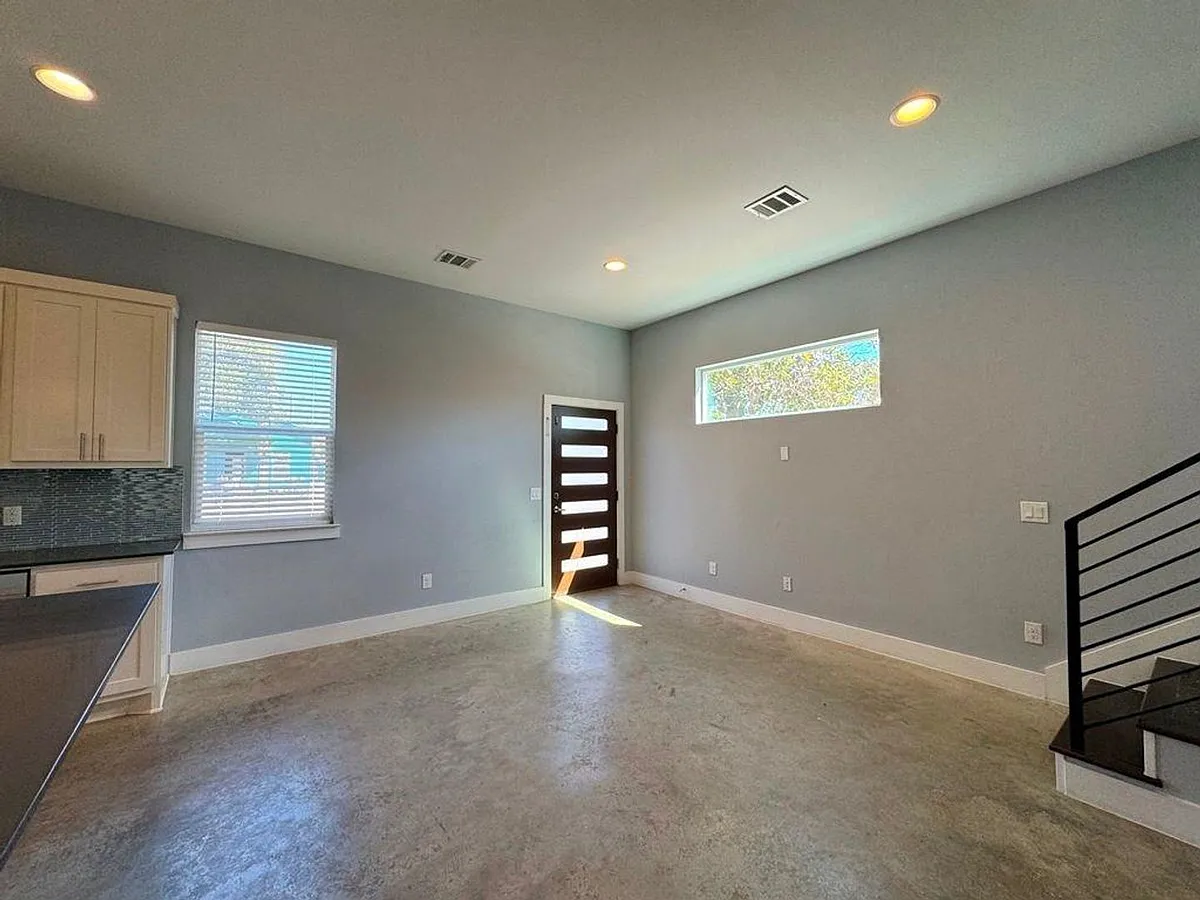 Building Photo - 6201 Felix Ave #A