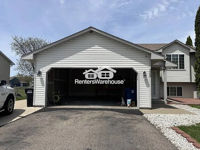 329 Alexander Ct — Photo 34