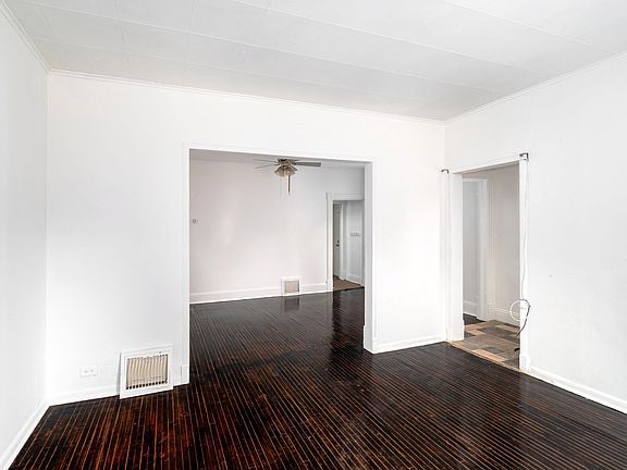 4th image of 425 N 52nd Ave W
