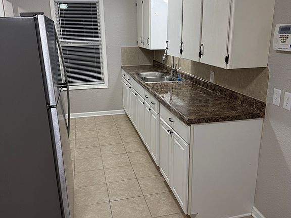 4th image of 1151 N Erie Ave