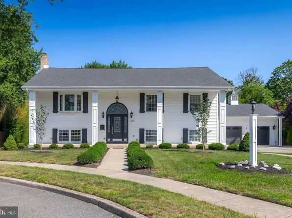 209 Phyllis Dr, Gibbstown, NJ 08027