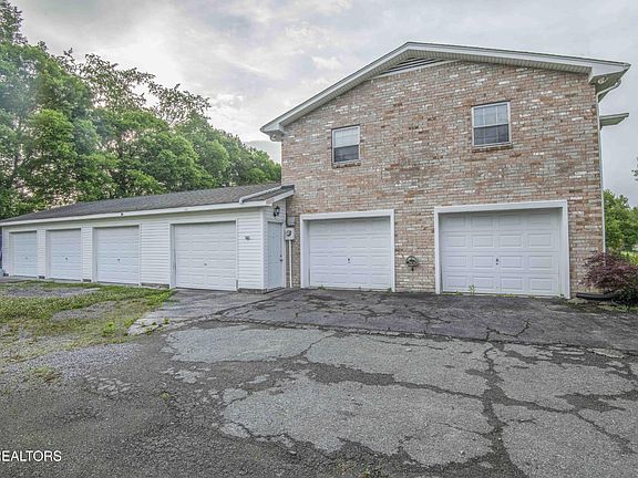 3rd image of 800 Foster Dr